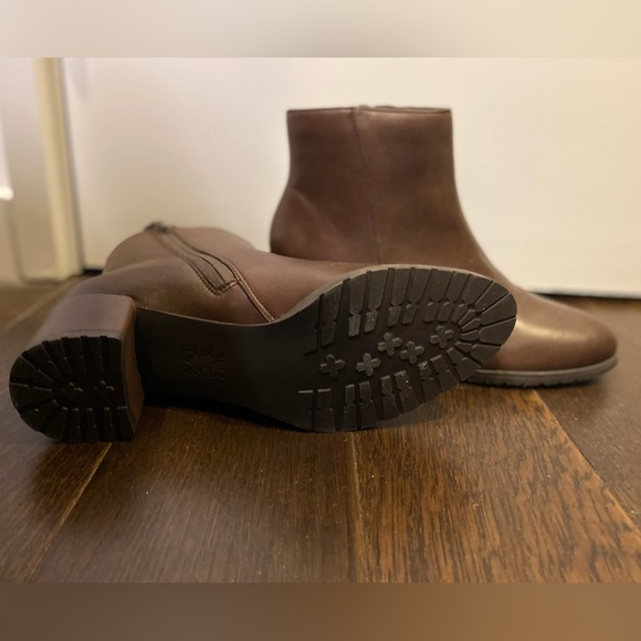 Naturalizer Leather Waterproof Bootie in Dark Brown Size 8.5 - Picture 3 of 9